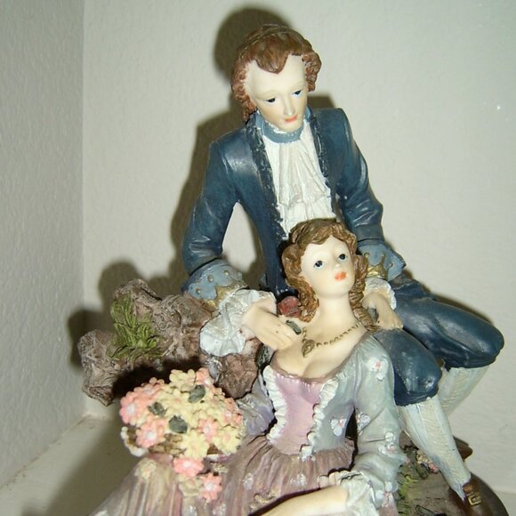 Meerchi Beautiful Resin Victorian Man & Woman Figurine, GUC - Picture 3 of 4